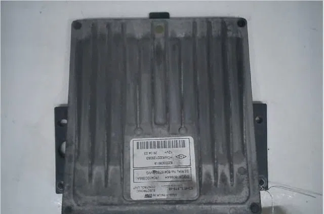 Calculateur moteur Renault CLIO II (BB_, CB_) 1.5 dci (b-cb07) (2001-2009) 3 portes occasion