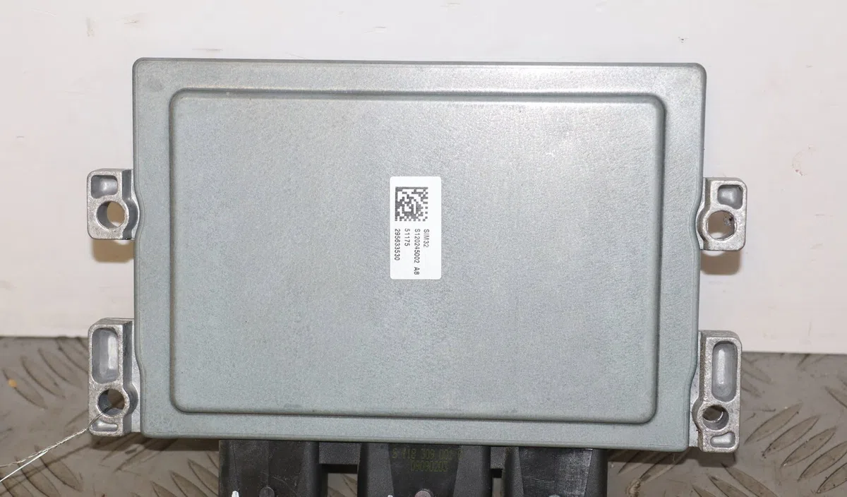 Calculateur moteur Renault CLIO III (BR0-1, CR0-1) 1.2 16v (br02, br0j, br11, cr02, cr0j, cr11) (2005-2014) 5 portes occasion — photo 3
