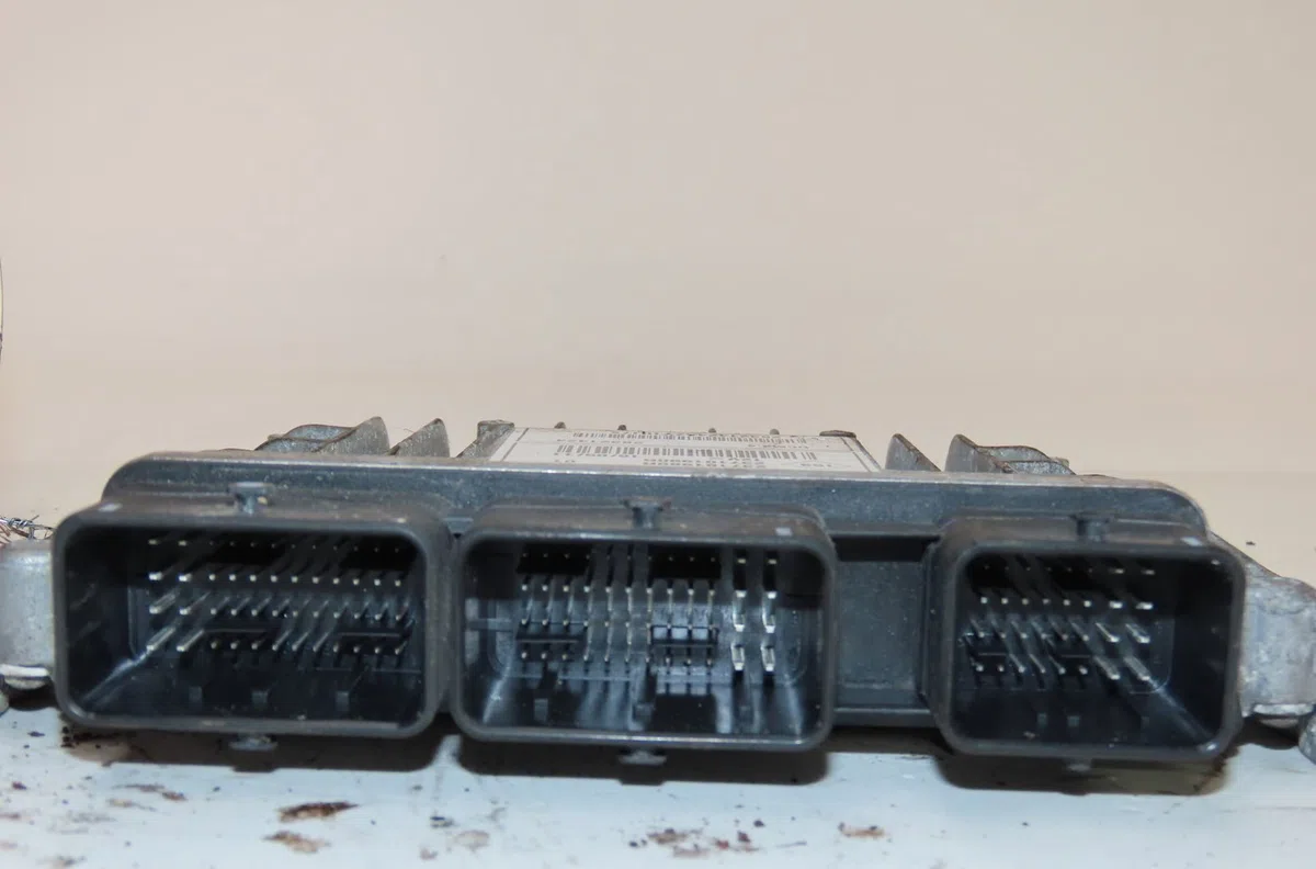 Calculateur moteur Renault CLIO III (BR0-1, CR0-1) 1.5 dci (2010-2014) 5 portes occasion — photo 4