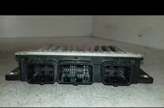 Calculateur moteur Renault CLIO III (BR0-1, CR0-1) 1.5 dci (br17, cr17) (2005-2012) 5 portes occasion — photo 2