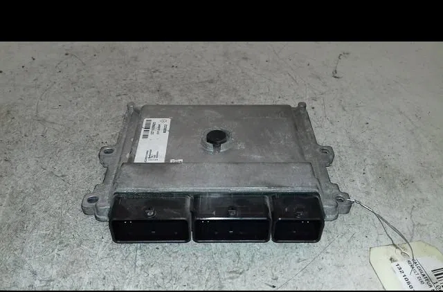 Calculateur moteur Renault CLIO IV (BH_) 0.9 tce 90 (2012) 5 portes occasion
