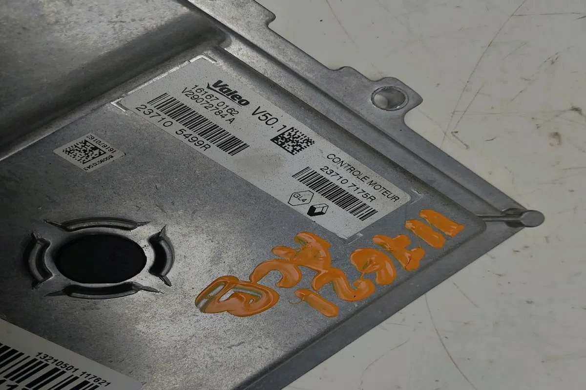 Calculateur moteur Renault CLIO IV (BH_) 0.9 tce 90 (2012) 5 portes occasion — photo 2