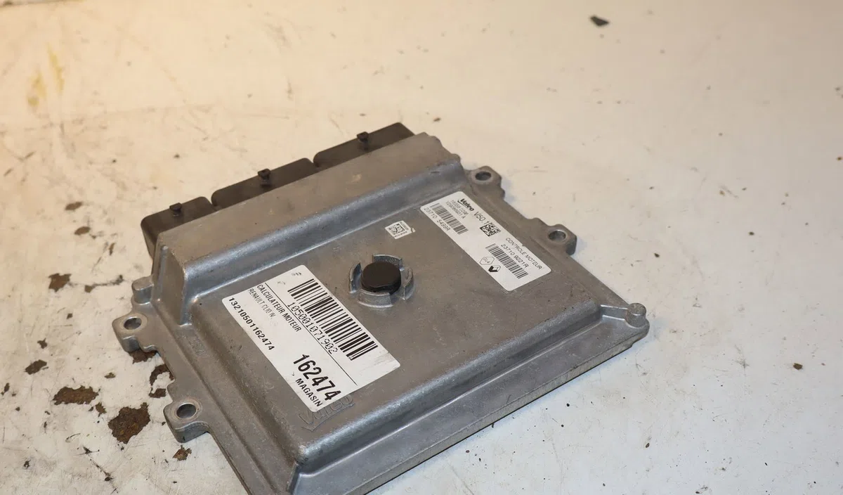 Calculateur moteur Renault CLIO IV (BH_) 0.9 tce 90 (2012) 5 portes occasion — photo 4