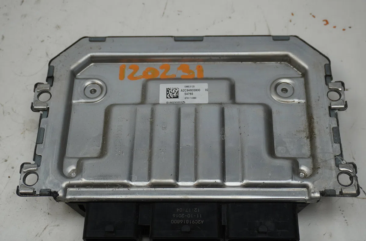 Calculateur moteur Renault CLIO IV (BH_) 1.2 16v (2012) occasion — photo 2