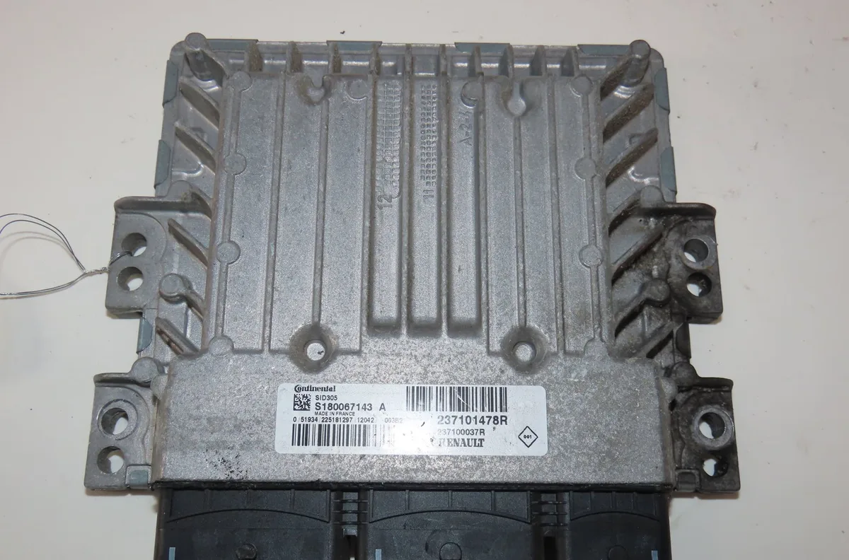 Calculateur moteur Renault FLUENCE (L3_) 1.5 dci (l30d, l30l, l306, l33f, l33l, l33m, l33v, l33w) (2010) occasion