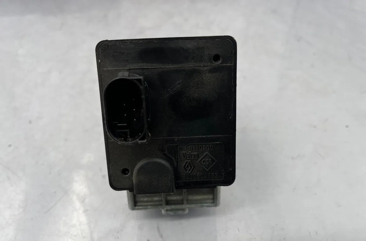 Calculateur moteur RENAULT GRAND SCENIC 3 PHASE 1 occasion — photo 4