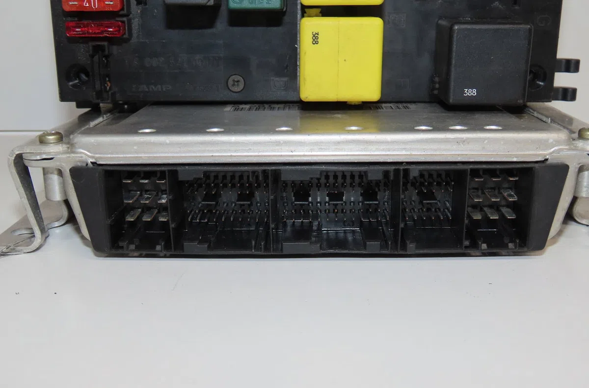 Calculateur moteur Renault KANGOO Express (FW0-1_) 1.5 dci 75 (fw07, fw10, fw04) (2010) 4 portes occasion — photo 3