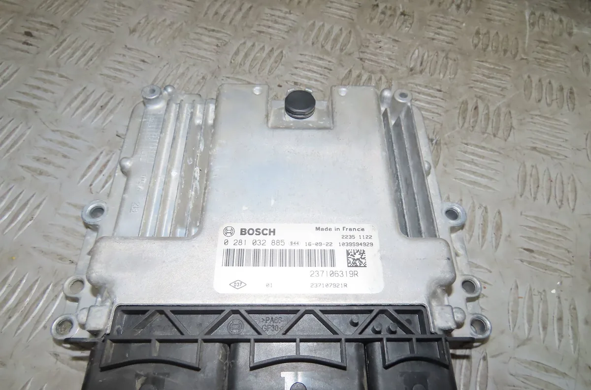 Calculateur moteur Renault KANGOO Express (FW0-1_) 1.5 dci 90 (fw0g, fw05, fw08, fw11) (2009) 4 portes occasion