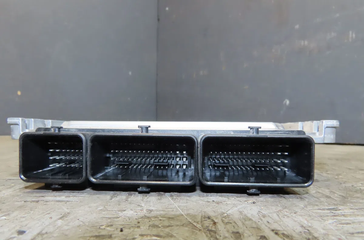 Calculateur moteur Renault KANGOO Express (FW0-1_) 1.5 dci 90 (fw0g, fw05, fw08, fw11) (2009) 4 portes occasion — photo 2