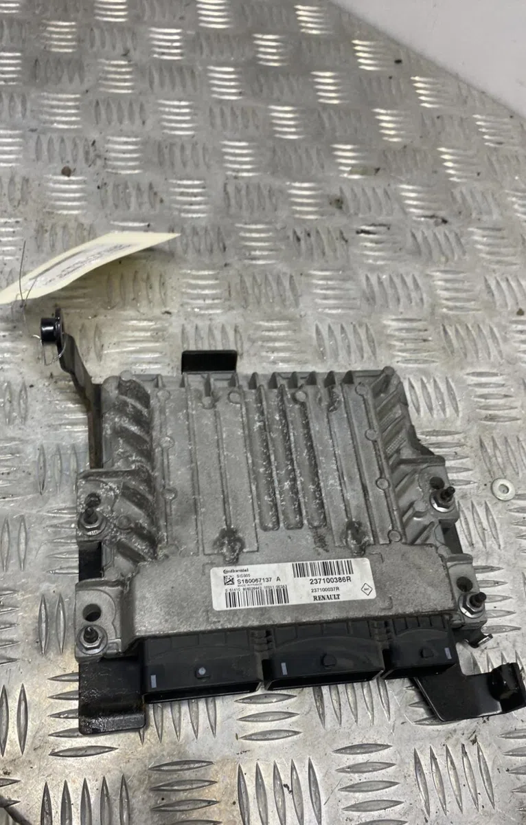 Calculateur moteur RENAULT LAGUNA 3 PHASE 1 occasion — photo 2
