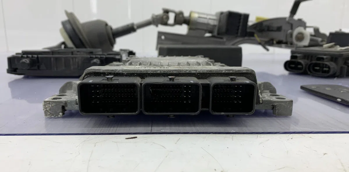 Calculateur moteur RENAULT LAGUNA 3 PHASE 1 occasion