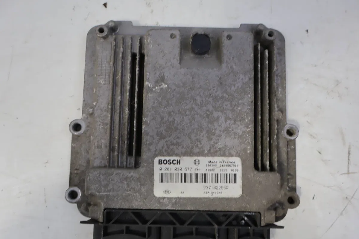 Calculateur moteur Renault MASTER III Camionnette (FV) 2.3 dci 125 fwd (fv0c, fv0d, fv0g, fv0h, fv0j, fv0k) (2010) occas