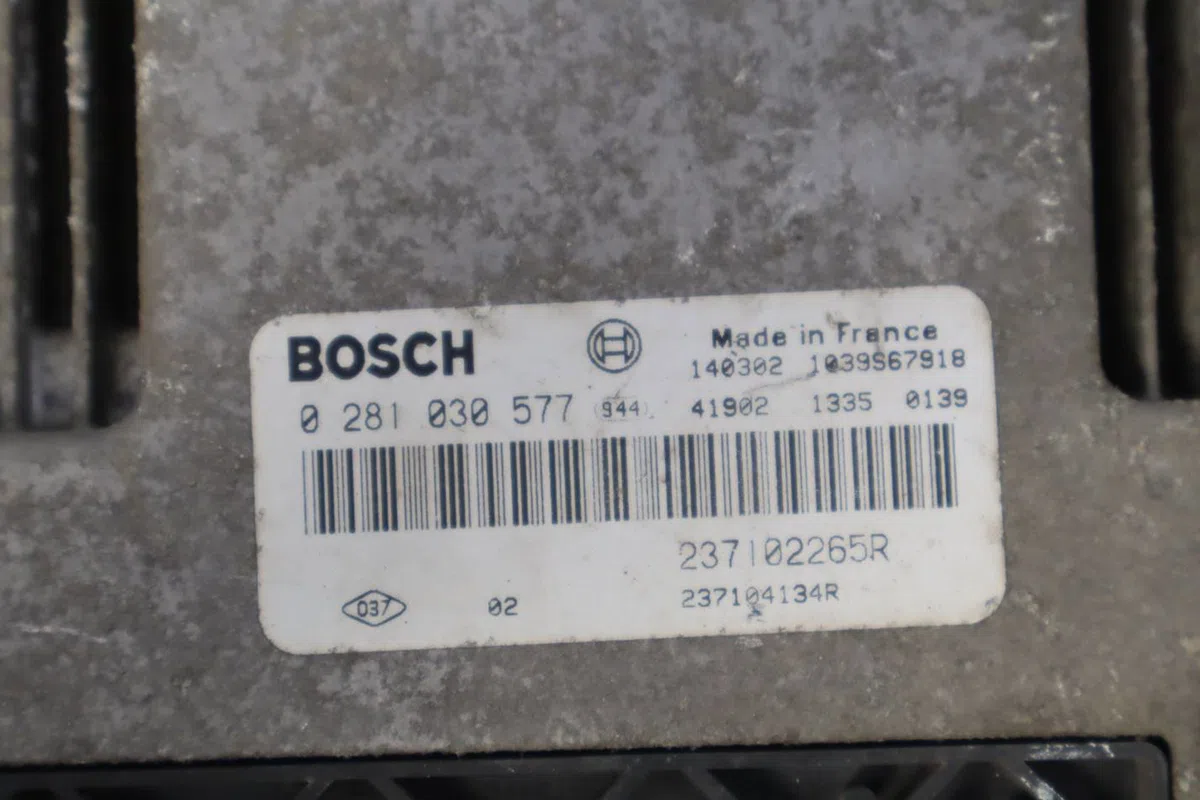 Calculateur moteur Renault MASTER III Camionnette (FV) 2.3 dci 125 fwd (fv0c, fv0d, fv0g, fv0h, fv0j, fv0k) (2010) occas