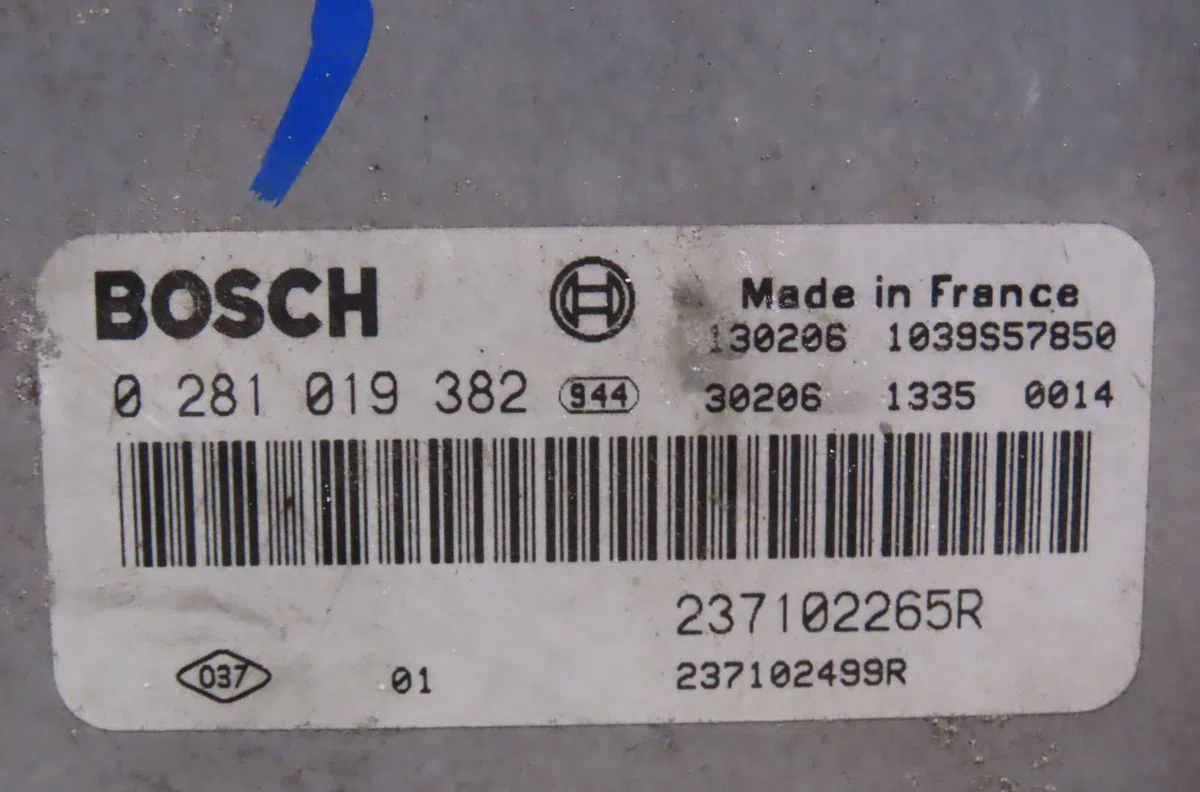 Calculateur moteur RENAULT MASTER occasion — photo 2