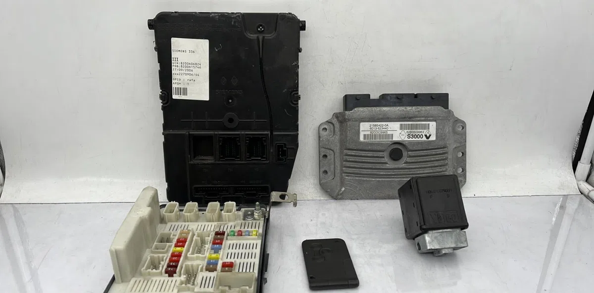 Calculateur moteur RENAULT MEGANE 2 PHASE 2 occasion — photo 2