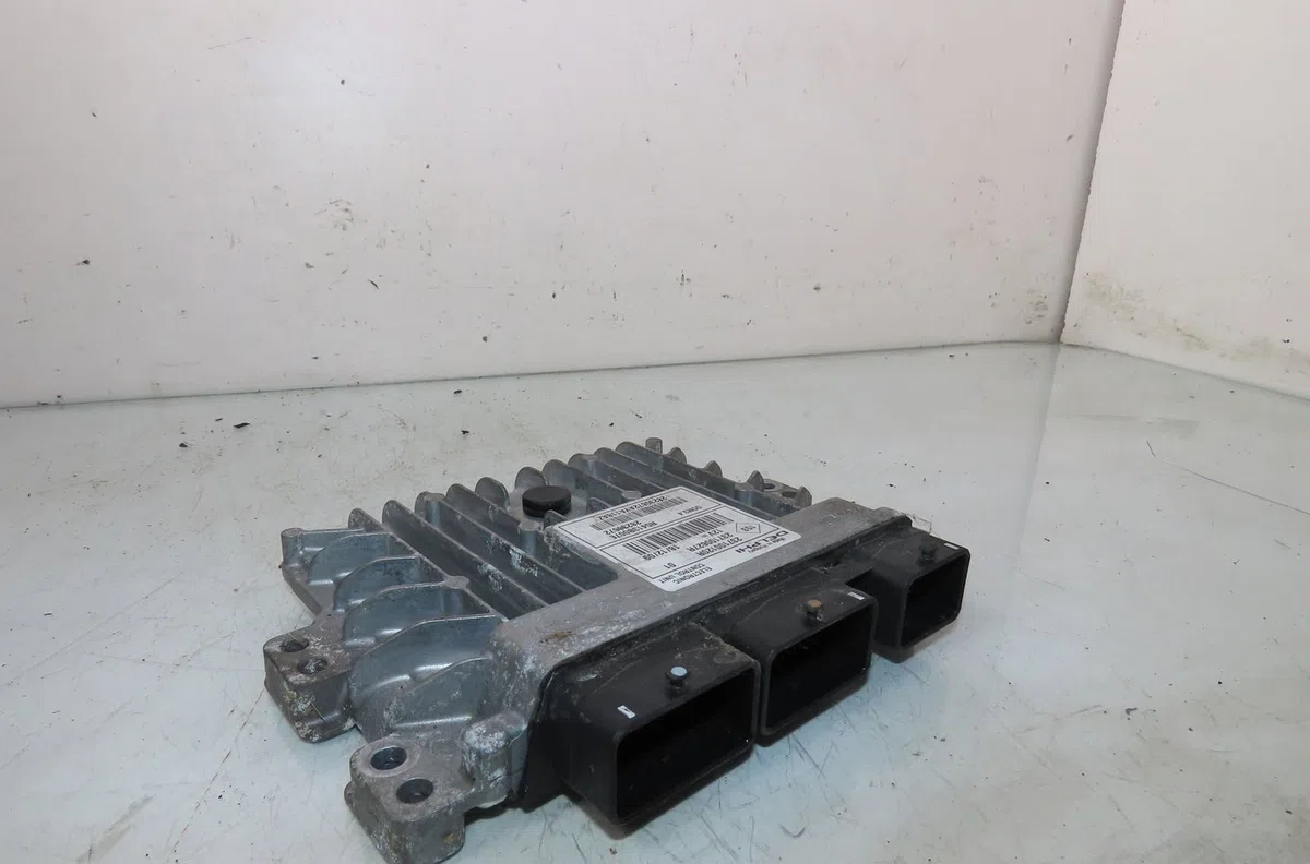 Calculateur moteur RENAULT MEGANE 2010 occasion — photo 2