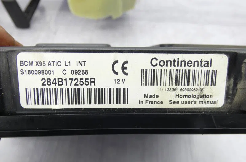 Calculateur moteur RENAULT MEGANE 3 PHASE 1 occasion — photo 2