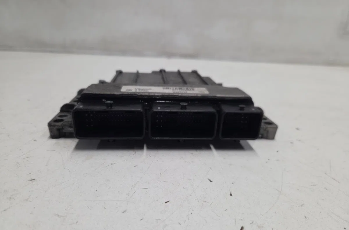 Calculateur moteur RENAULT MEGANE 3 PHASE 3 occasion — photo 3