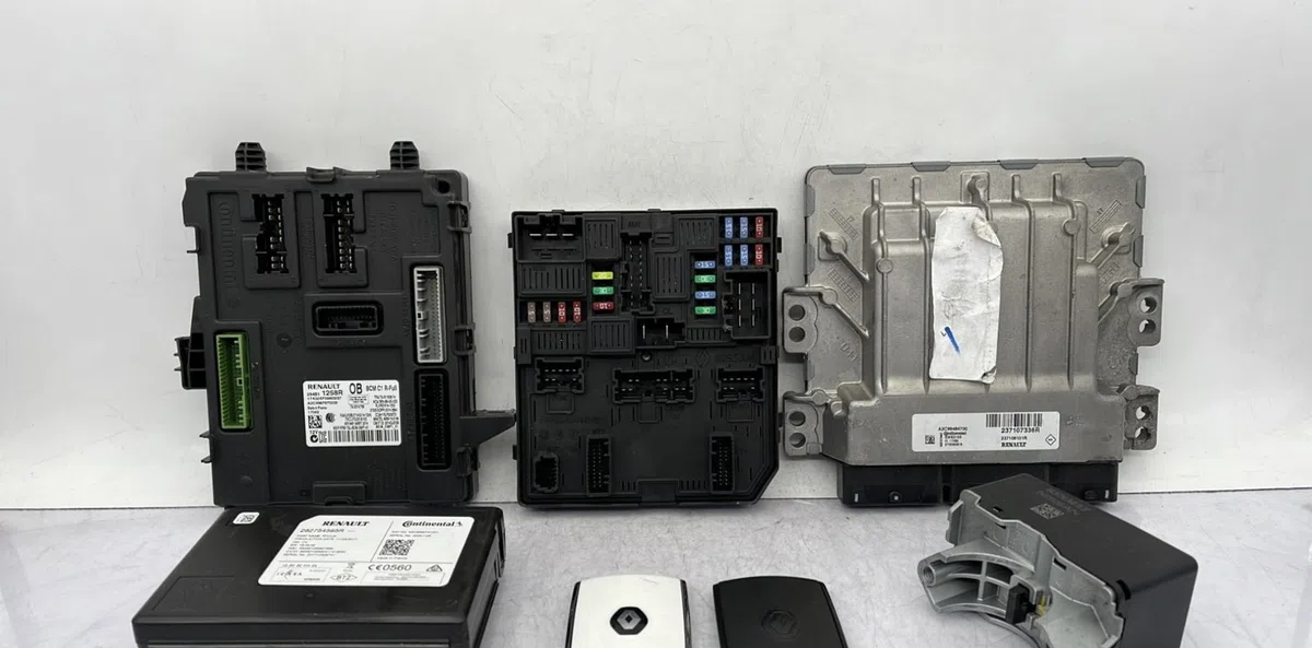 Calculateur moteur RENAULT MEGANE 4 PHASE 1 occasion — photo 2