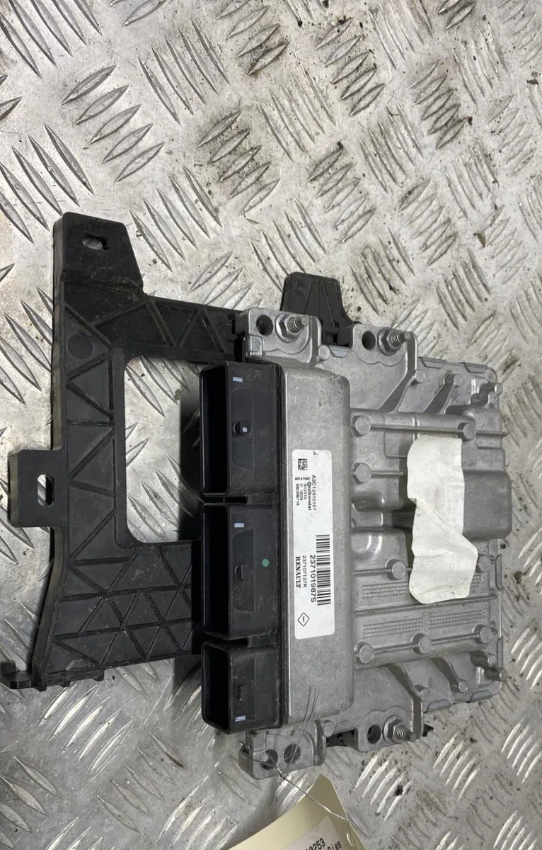Calculateur moteur RENAULT MEGANE 4 PHASE 1 occasion — photo 3