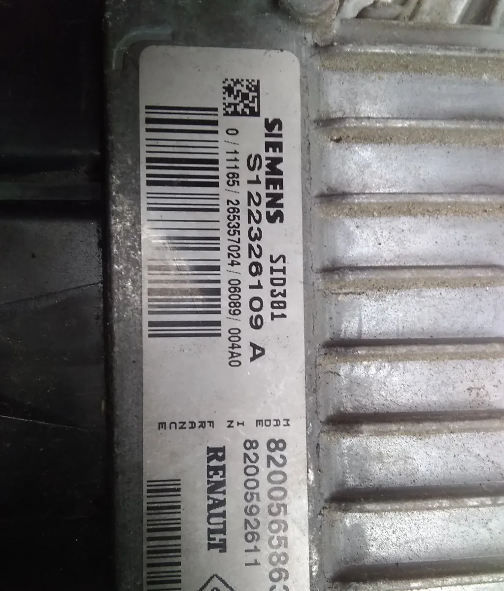 Calculateur moteur RENAULT MEGANE II 2006 occasion