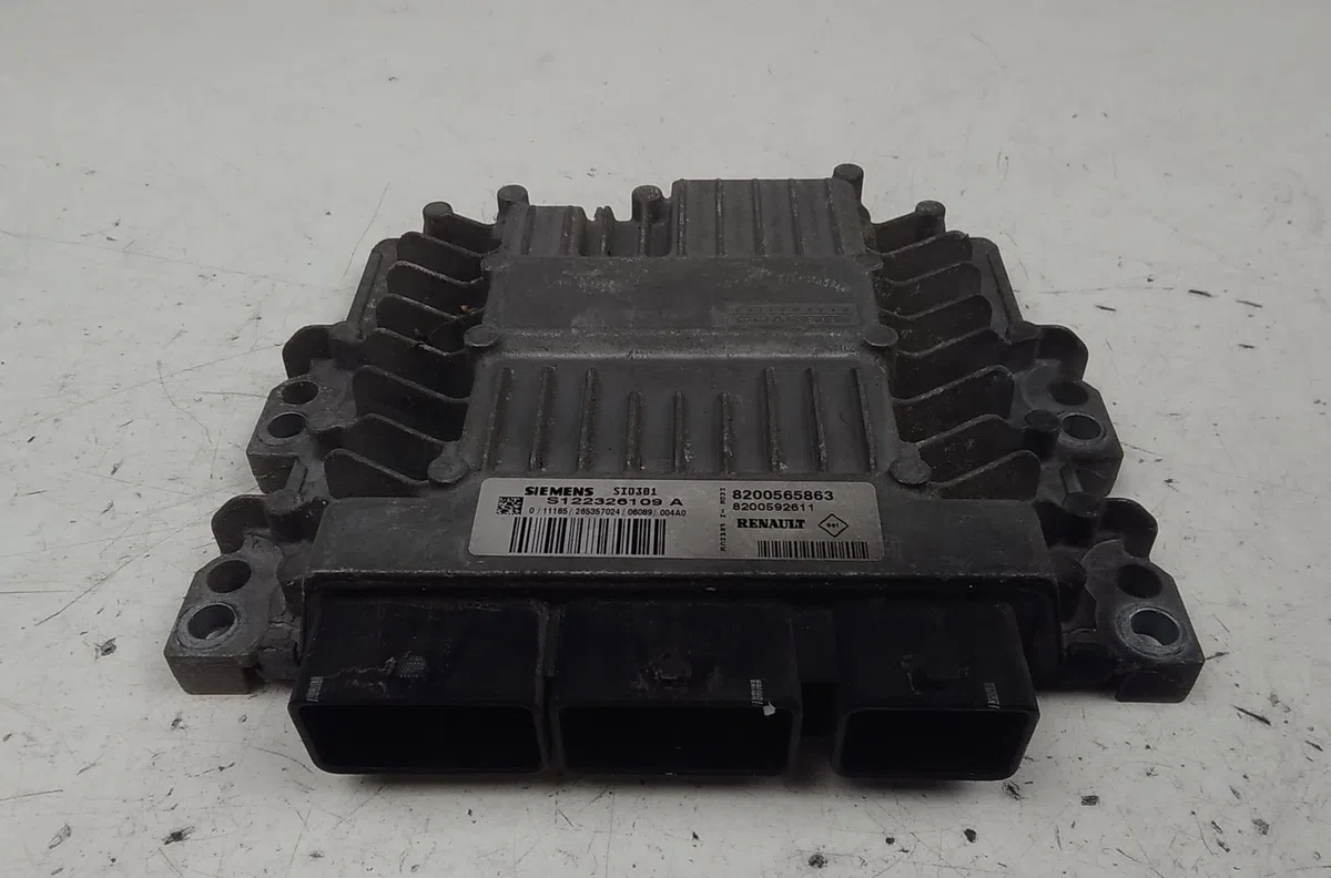 Calculateur moteur RENAULT MEGANE II 2006 occasion — photo 2
