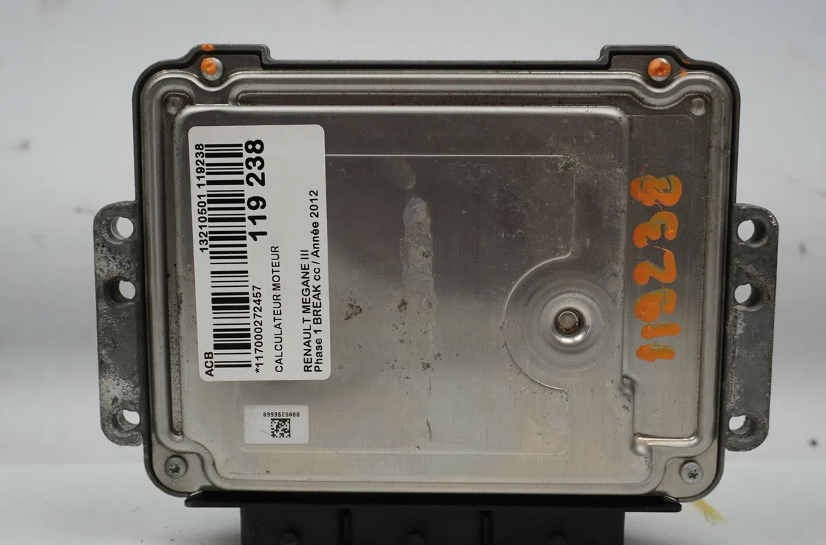 Calculateur moteur Renault MEGANE II Break (KM0-1_) 1.9 dci (2005-2009) occasion — photo 4