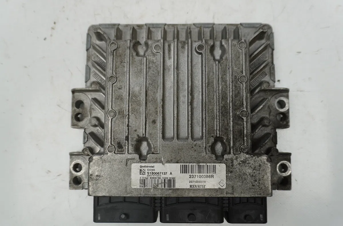 Calculateur moteur Renault MEGANE III 3-5 portes (BZ0-1_, B3_) 1.5 dci (bz09, bz0d, bz1w, bz29, bz14) (2009) 5 portes occasion — photo 2