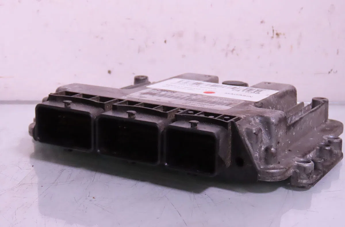 Calculateur moteur Renault MEGANE III 3-5 portes (BZ0-1_, B3_) 1.9 dci (bz0n, bz0j) (2008) occasion — photo 2