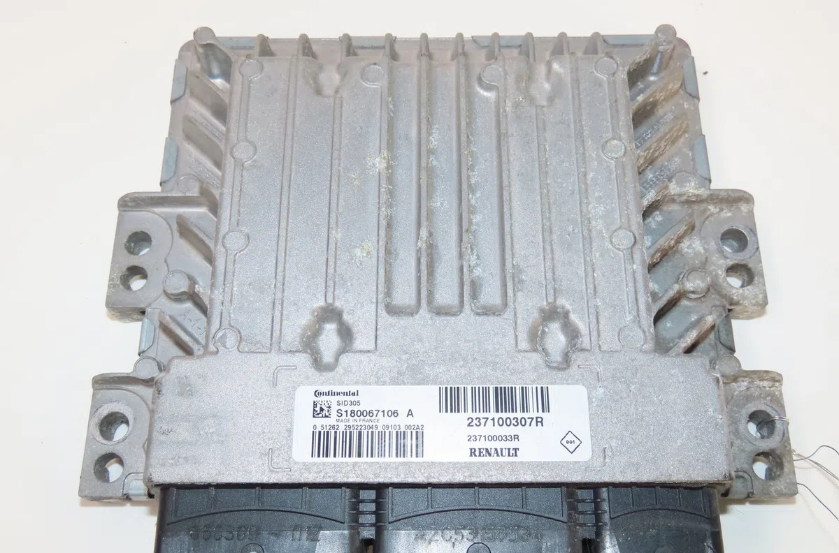 Calculateur moteur Renault MEGANE III Coupé (DZ0-1_) 1.5 dci (dz0b) (2009) occasion — photo 2