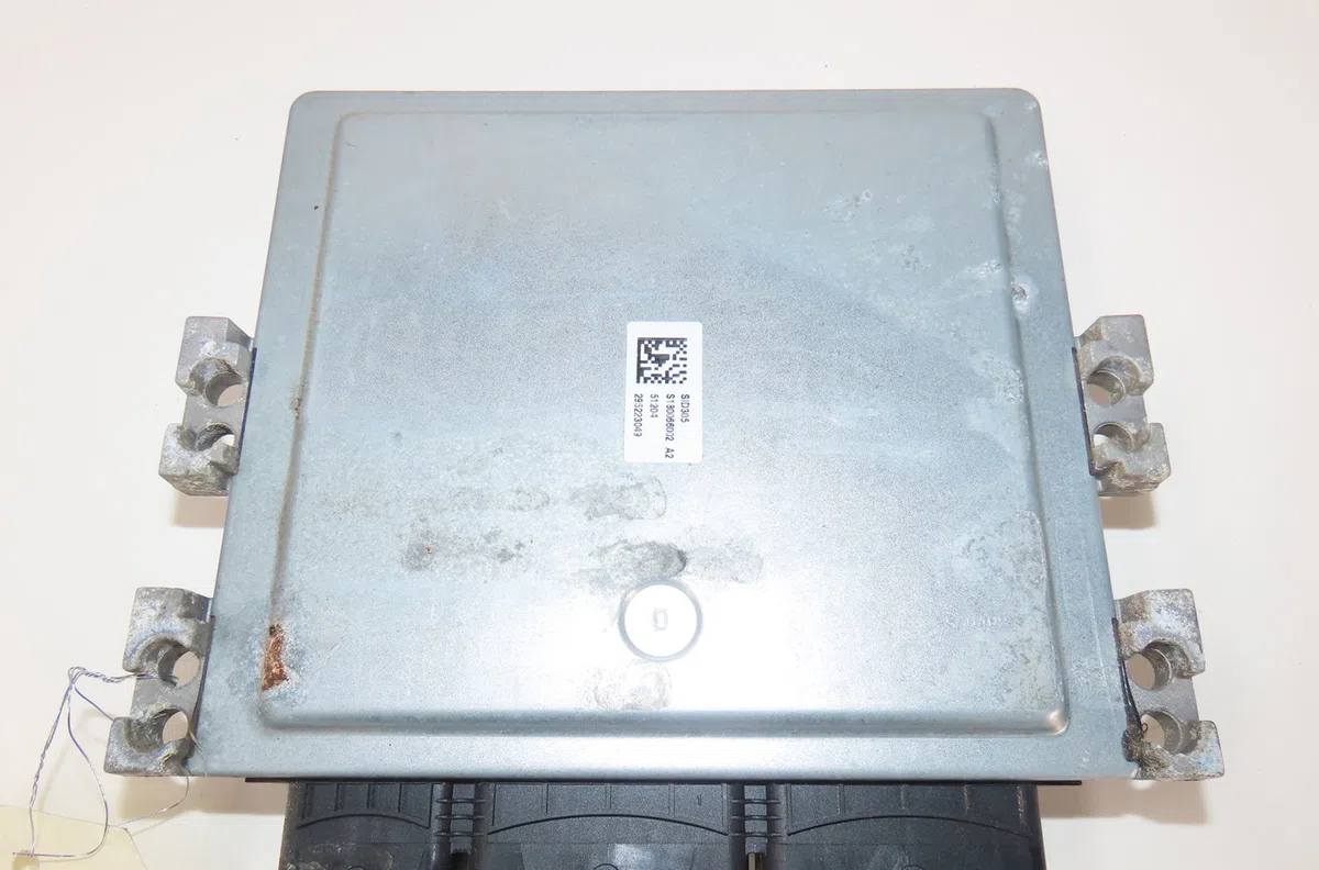 Calculateur moteur Renault MEGANE III Coupé (DZ0-1_) 1.5 dci (dz0b) (2009) occasion — photo 4
