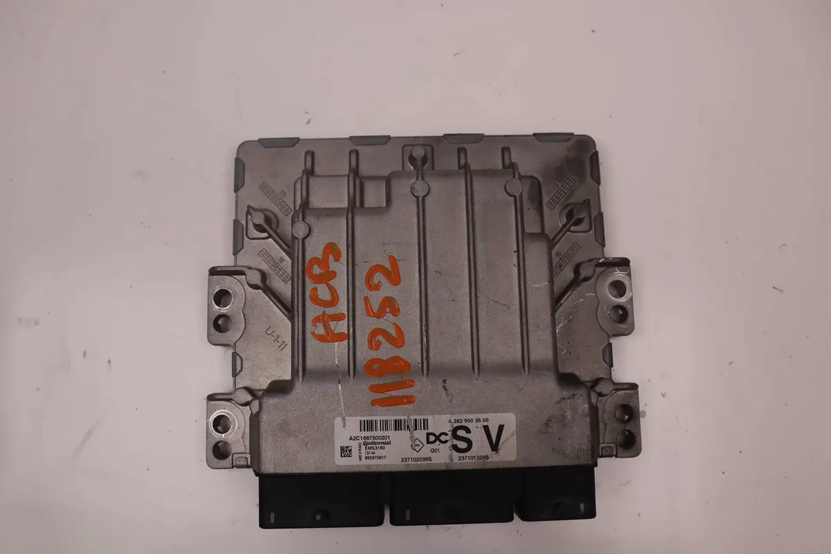 Calculateur moteur Renault MEGANE IV 3-5 portes (B9A-M-N_) 1.3 tce 140 (b9nb) (2018) occasion