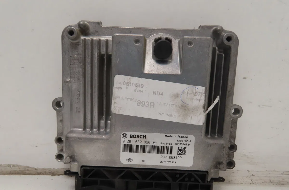 Calculateur moteur Renault MEGANE IV 3-5 portes (B9A-M-N_) 1.6 dci 130 (b9a4) (2015) occasion