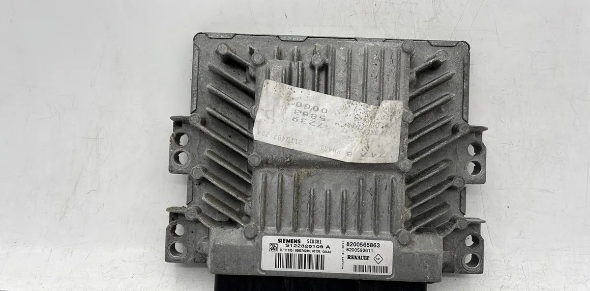 Calculateur moteur RENAULT SCENIC 2 PHASE 2 occasion — photo 3