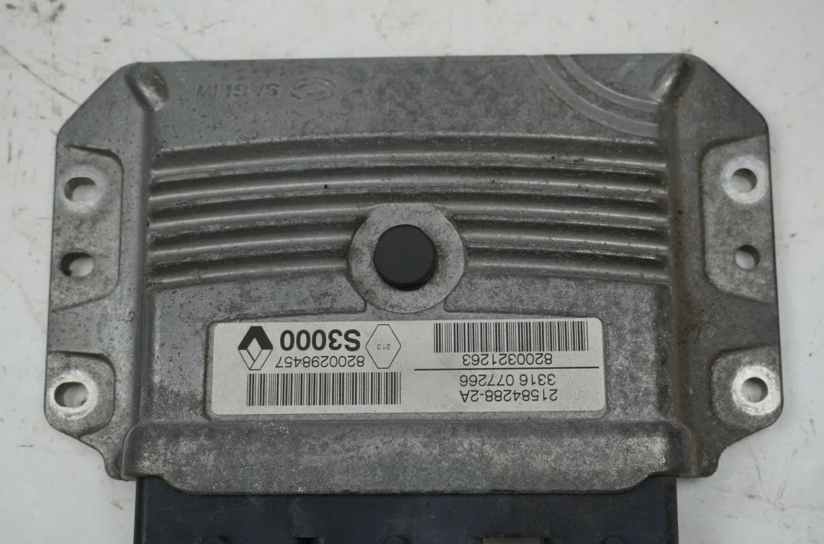 Calculateur moteur Renault SCÉNIC II (JM0-1_) 1.6 (jm0c, jm0j, jm1b) (2003-2006) 5 portes occasion