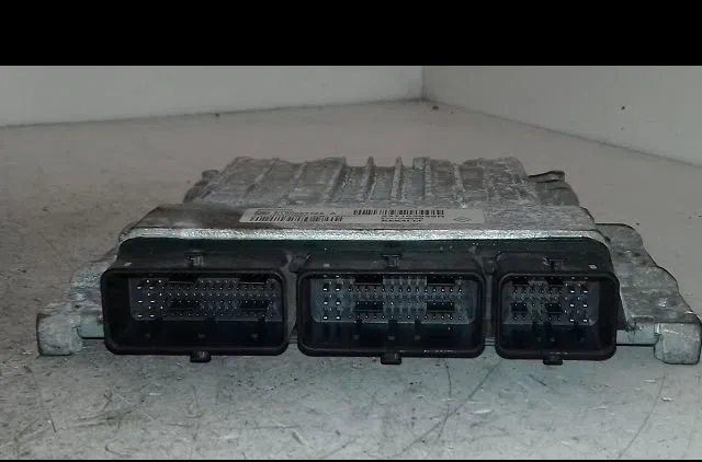 Calculateur moteur Renault SCÉNIC III (JZ0-1_) 1.5 dci (jz02, jz0r) (2010) occasion — photo 3