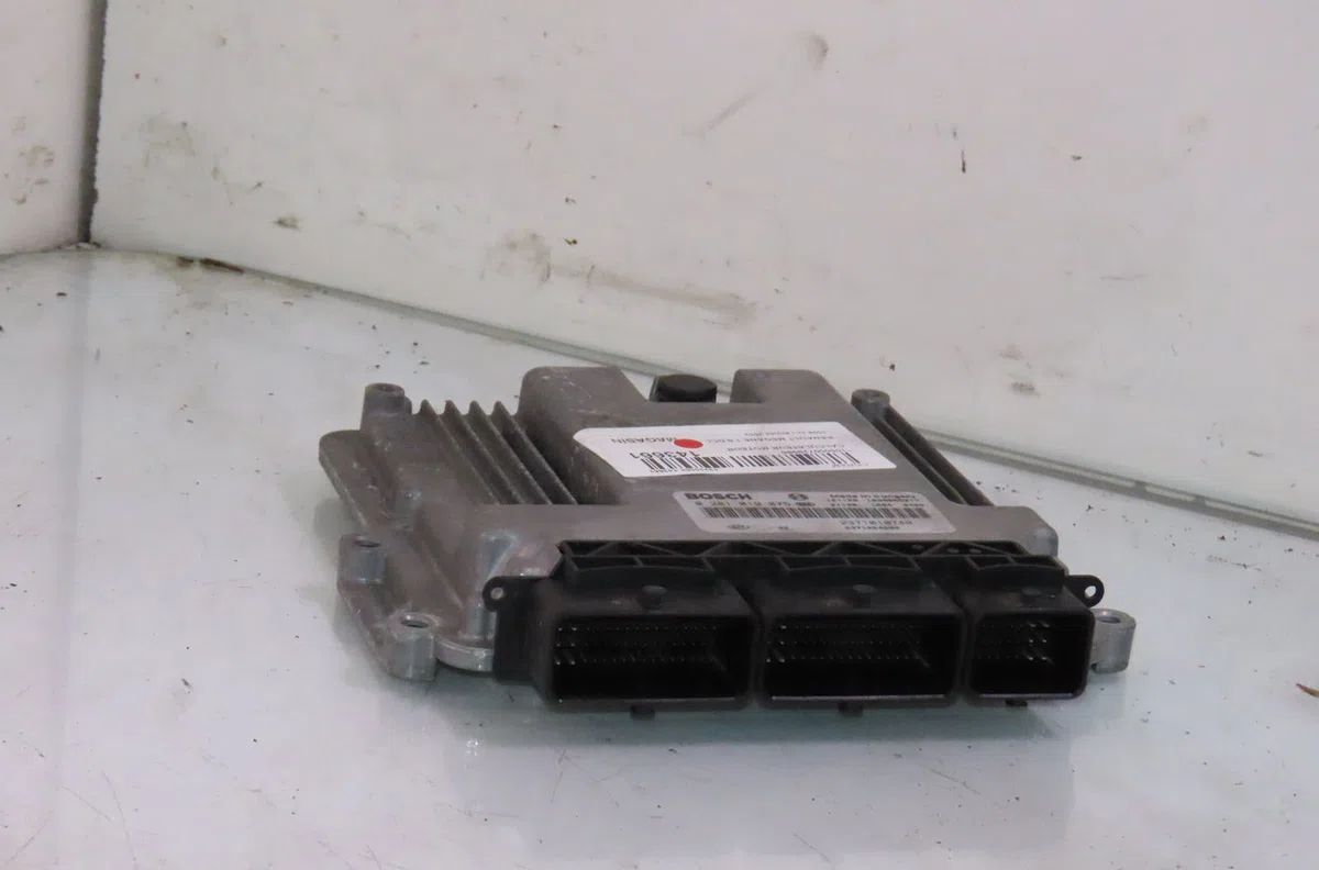 Calculateur moteur Renault SCÉNIC III (JZ0-1_) 1.6 dci (jz00, jz12) (2011) 5 portes occasion — photo 2