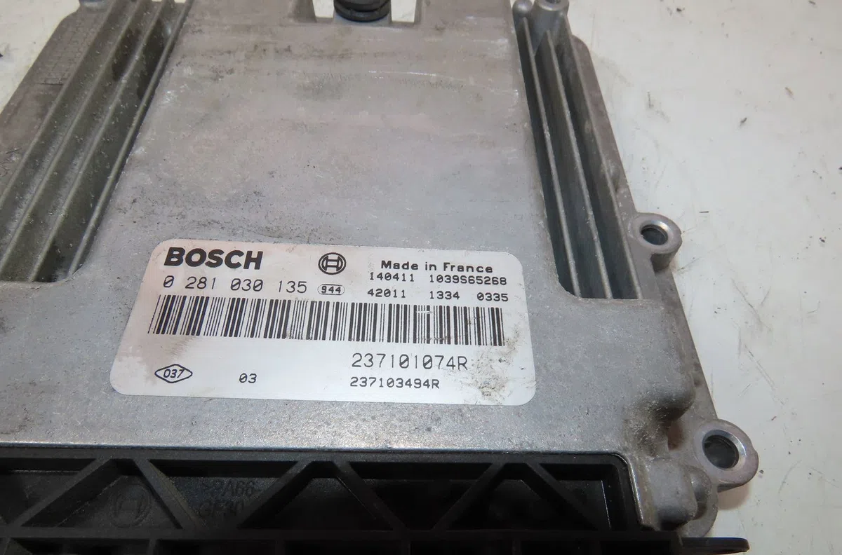 Calculateur moteur Renault SCÉNIC III (JZ0-1_) 1.6 dci (jz00, jz12) (2011) 5 portes occasion
