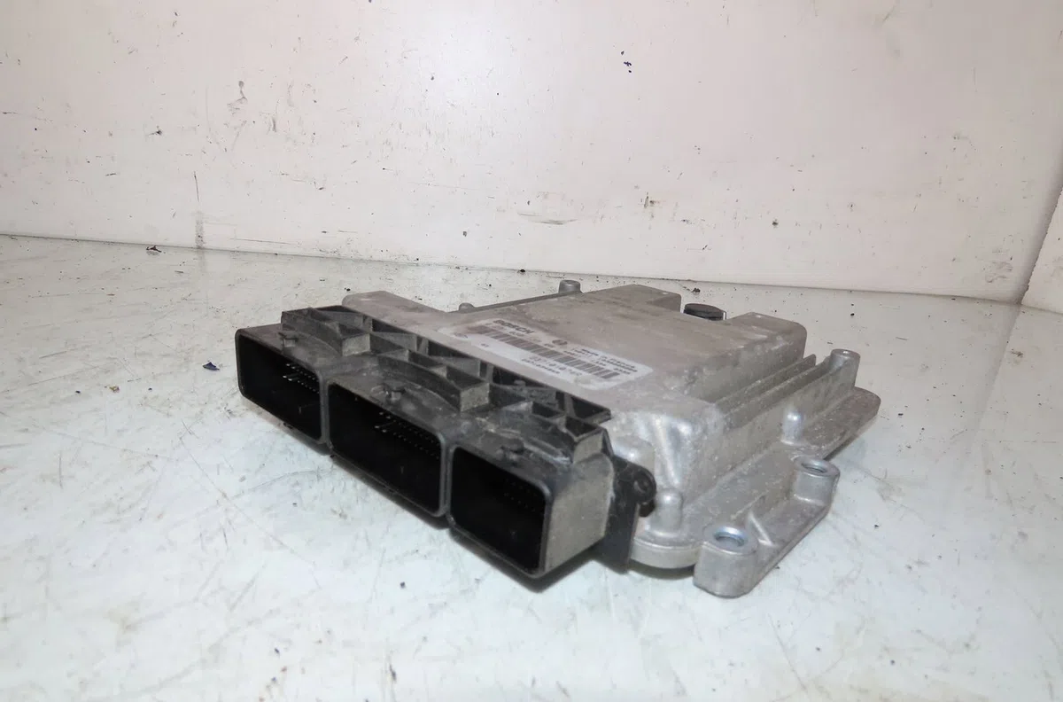 Calculateur moteur Renault SCÉNIC III (JZ0-1_) 1.6 dci (jz00, jz12) (2011) 5 portes occasion — photo 2