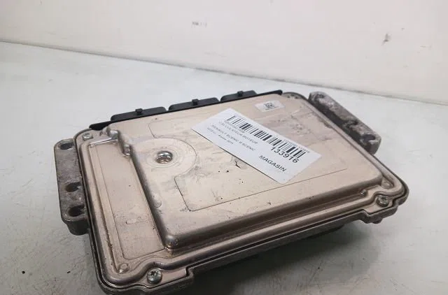 Calculateur moteur Renault SCÉNIC III (JZ0-1_) 1.9 dci (jz0j, jz1j, jz1k, jz1s) (2009) occasion — photo 2