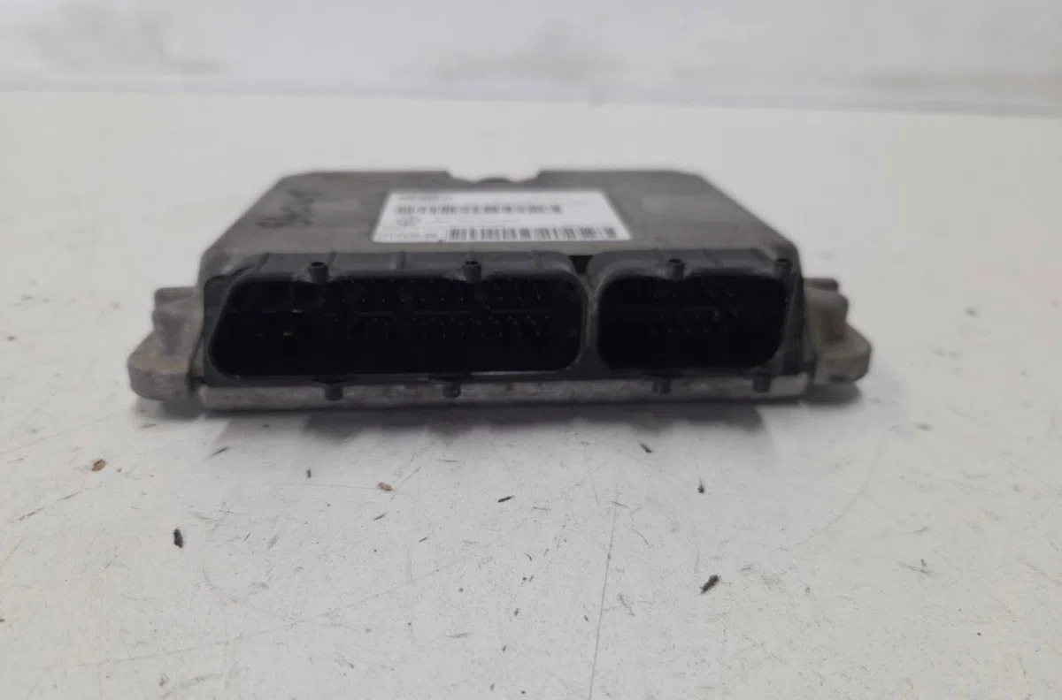 Calculateur moteur RENAULT TRAFIC 2 PHASE 2 occasion — photo 2