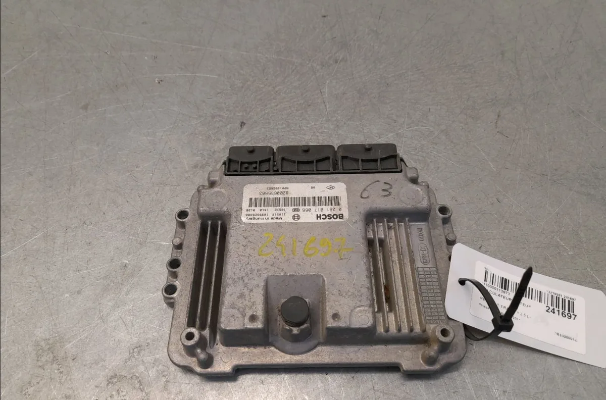 Calculateur moteur Renault TRAFIC II Camionnette (FL) 2.5 dci 145 (fl0j) (2006) occasion