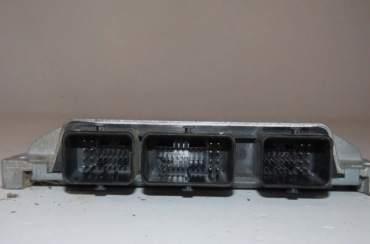 Calculateur moteur Renault TWINGO II (CN0_) 1.2 16v (cn04, cn0a, cn0b) (2007-2014) 3 portes occasion — photo 3