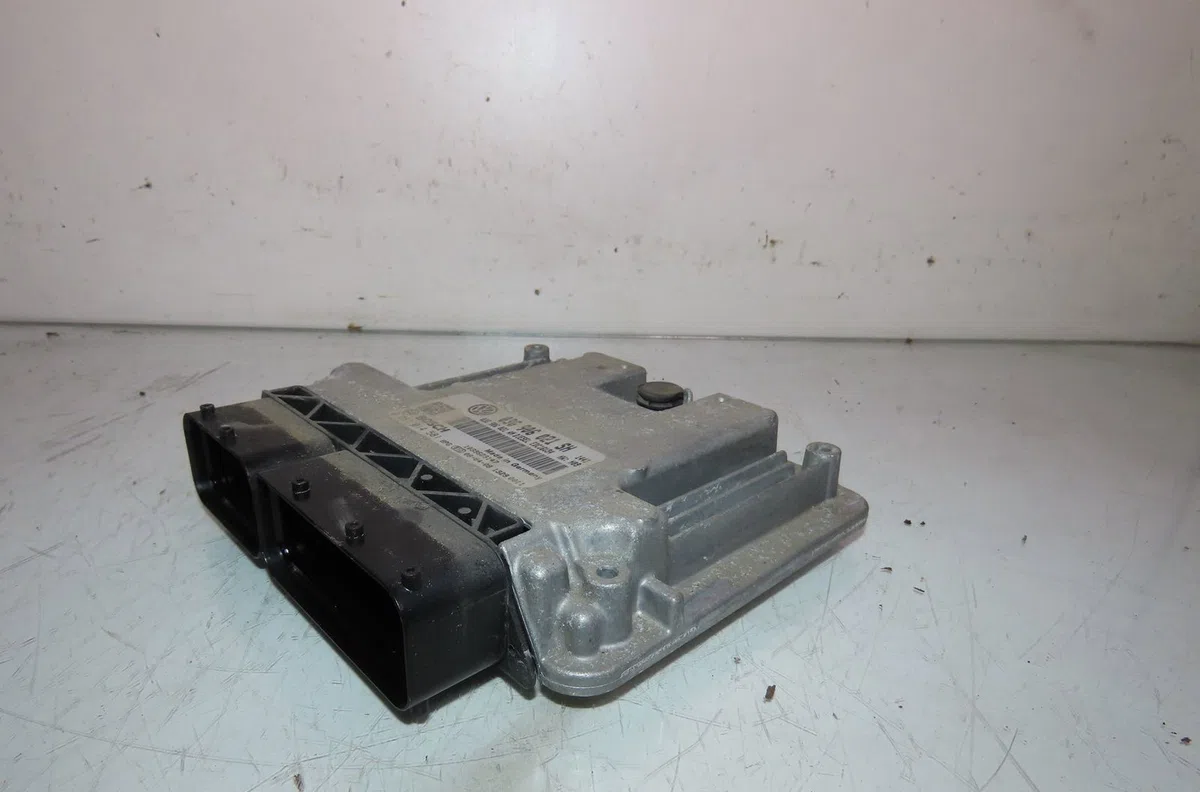 Calculateur moteur Seat LEON (1P1) 1.9 tdi (2005-2010) occasion — photo 2