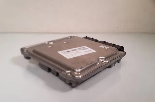 Calculateur moteur Seat LEON (5F1) 1.6 tdi (2012-2020) occasion — photo 2