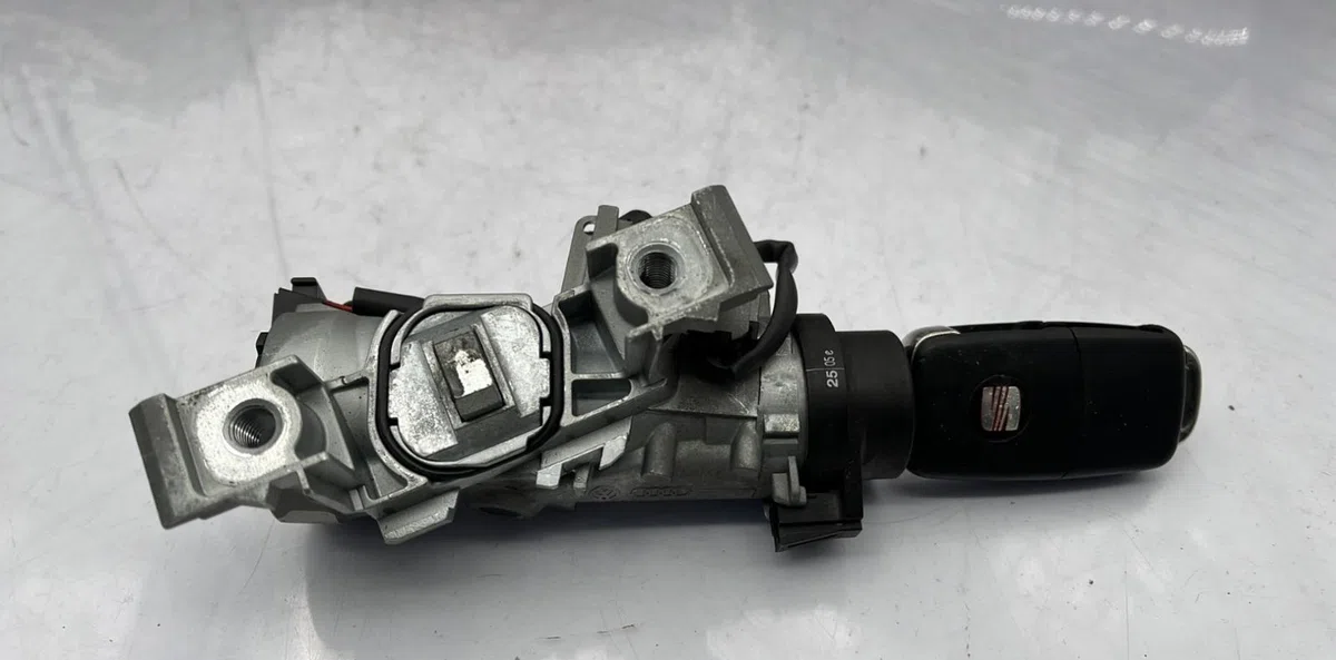 Calculateur moteur SEAT TOLEDO 3 occasion — photo 4