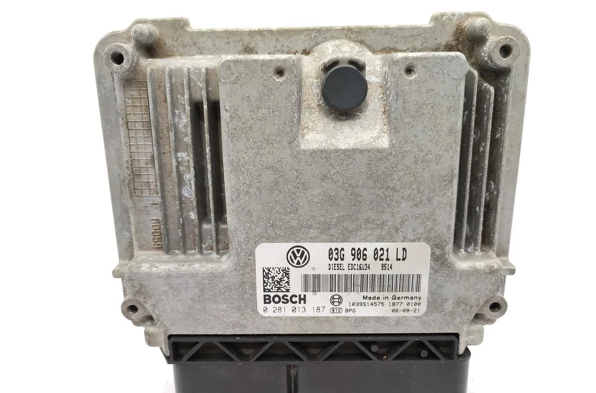 Calculateur moteur SKODA OCTAVIA 2 PHASE 1 occasion — photo 2