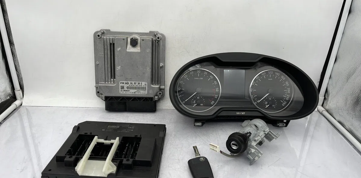 Calculateur moteur SKODA OCTAVIA 3 PHASE 1 occasion — photo 2