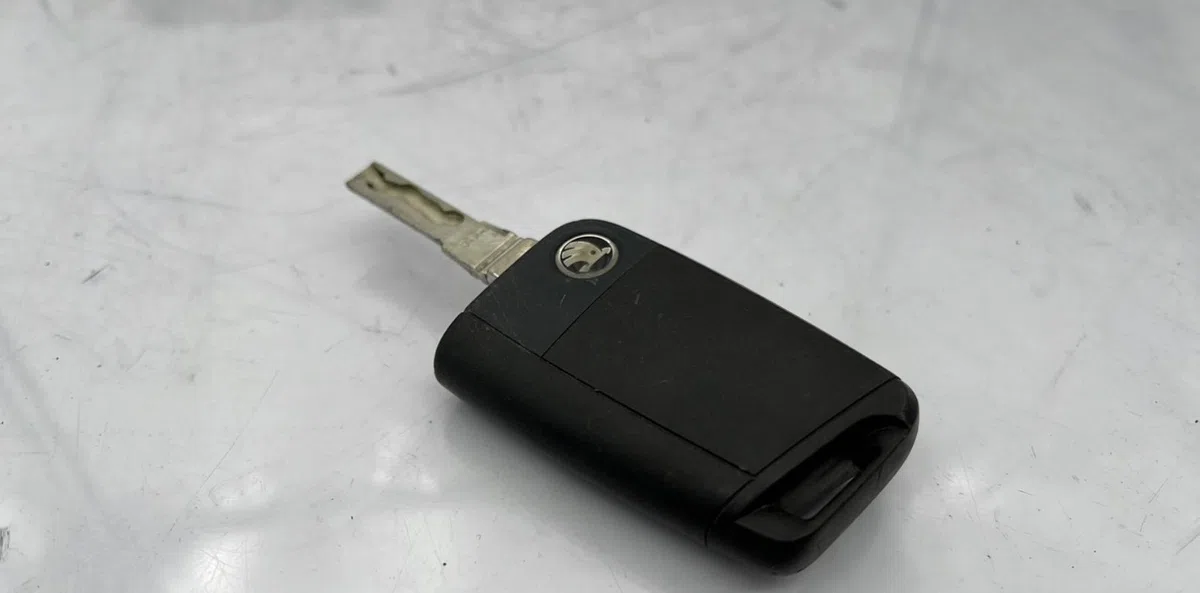 Calculateur moteur SKODA OCTAVIA 3 PHASE 1 occasion — photo 3
