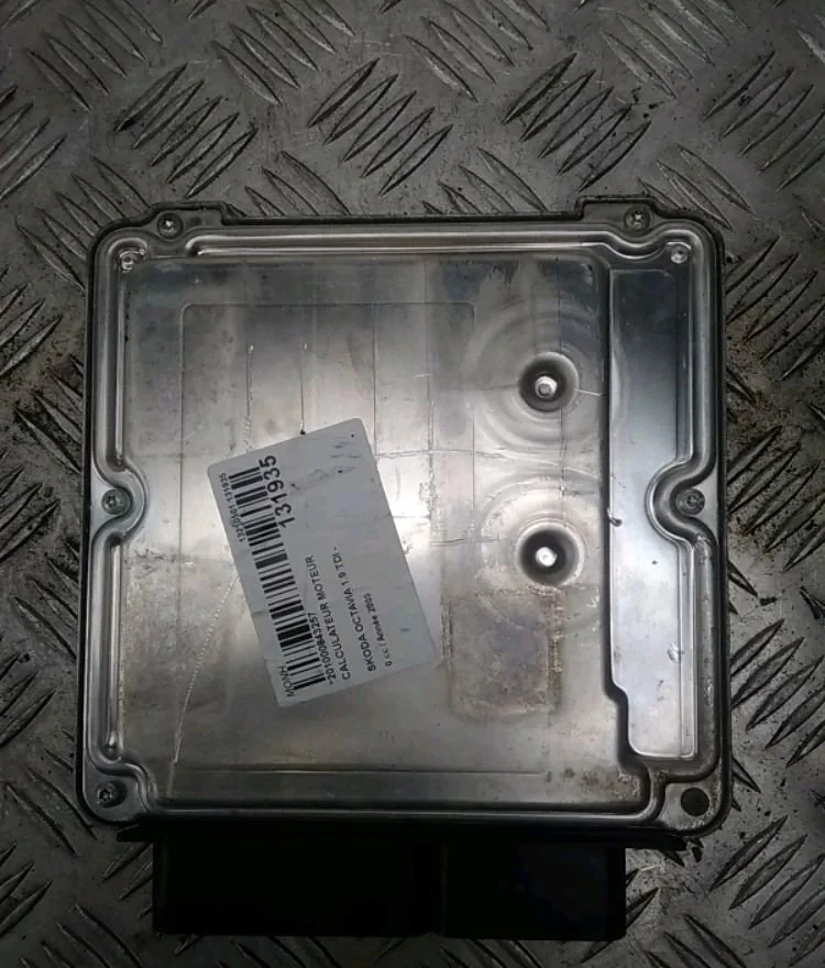 Calculateur moteur Skoda OCTAVIA II (1Z3) 1.9 tdi (2004-2010) occasion